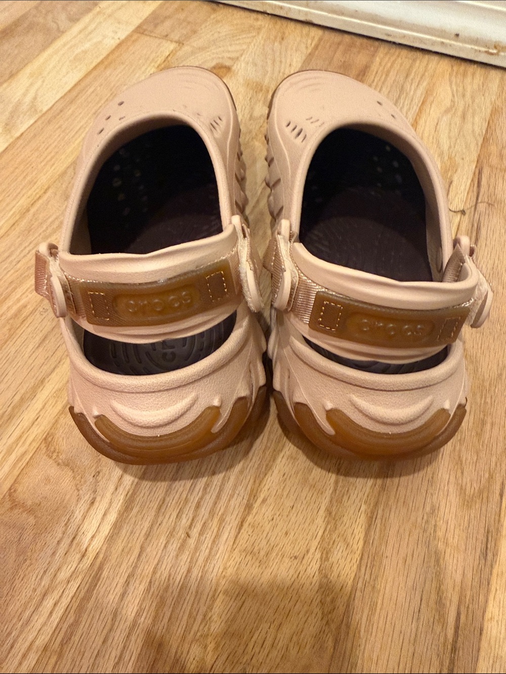 CROCS Echo gum Clog Mule in Blush Pink with Brown Trim - Picture 2 of 4